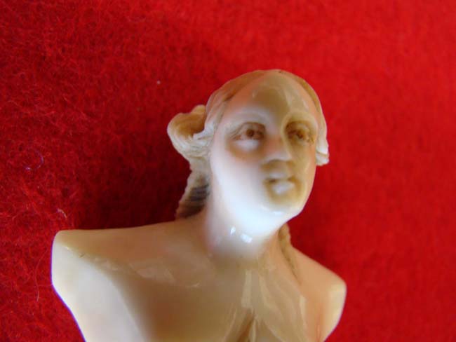 A beautiful carved ivory whistle in the form of a lady circa 1840-1875 — image 2